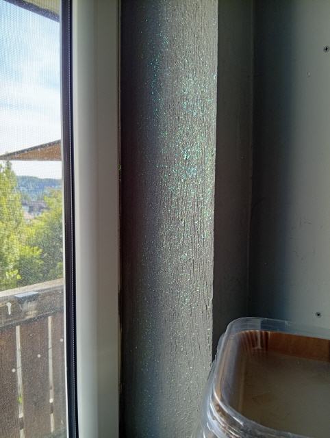 Fensterausschnitt mit Regenbogen Glitzer-Lasur