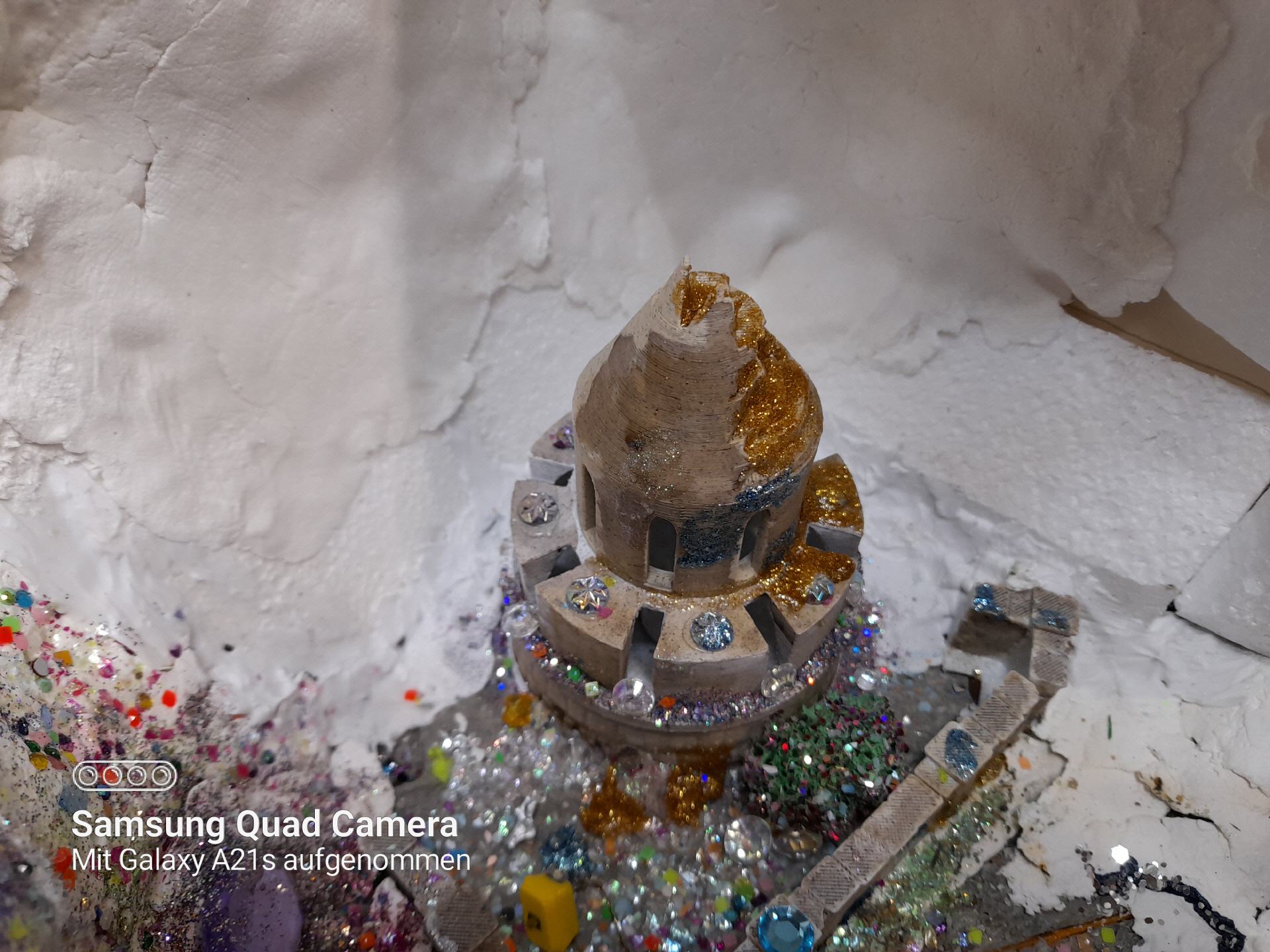 Im Aufbau mit Hintergrund und 3D gedruckter Ruine mit Mauern